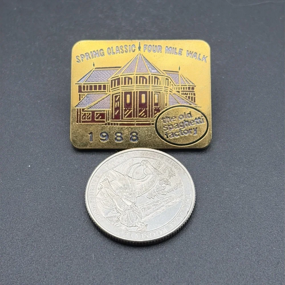 The Old Spaghetti Factory 1988 Spring Classic Four‎ Mile Walk Lapel Hat Pin